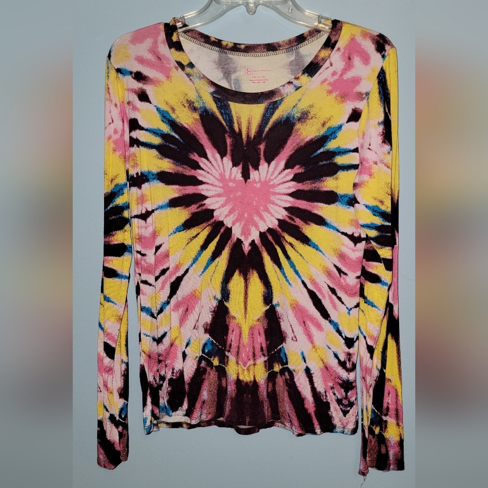 Long Sleeved Heart Tye dye Top Size Junior Large Women's
